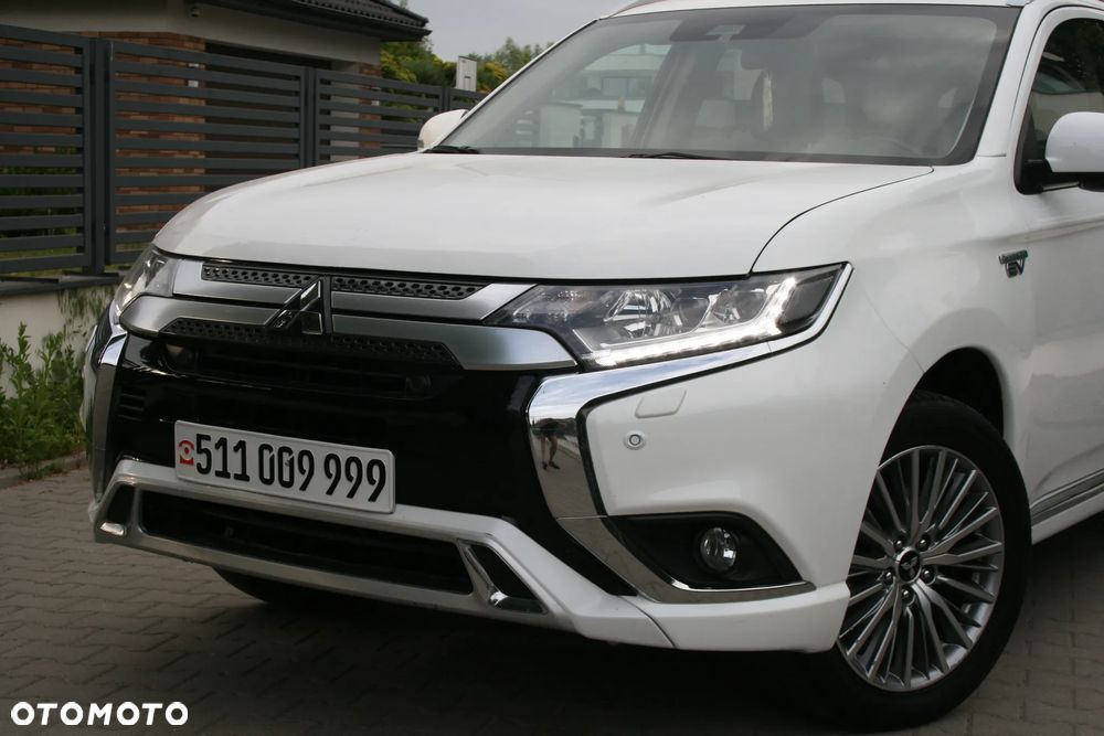 Mitsubishi Outlander - 2
