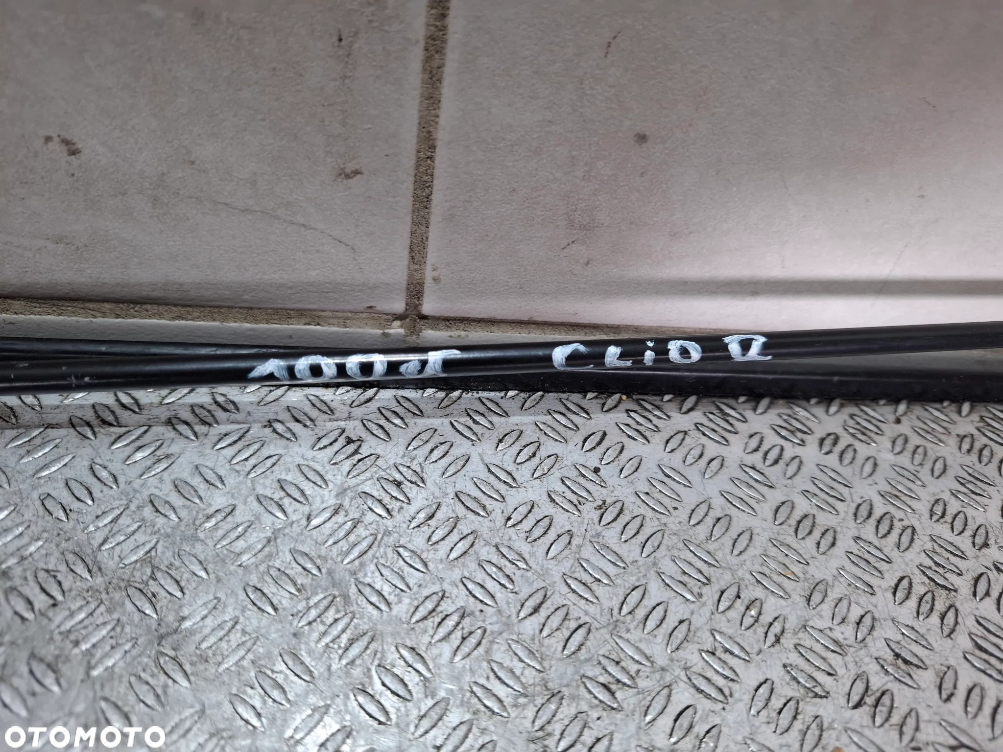 Podpora drut maski Renault Clio V - 2