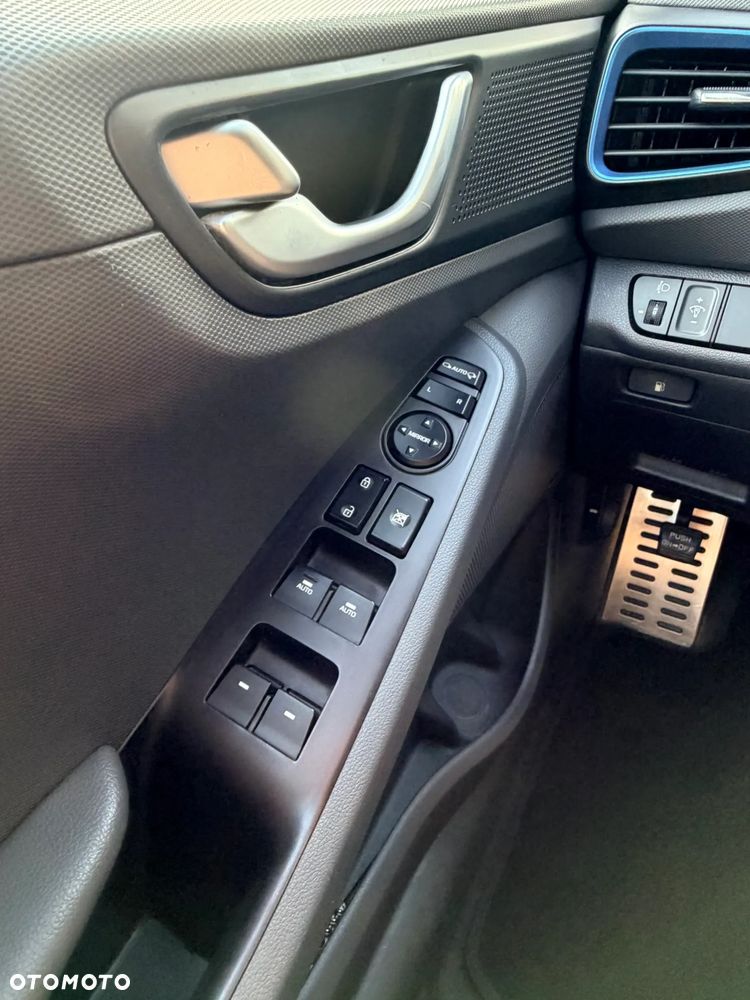 Hyundai IONIQ Hybrid Platinum - 14