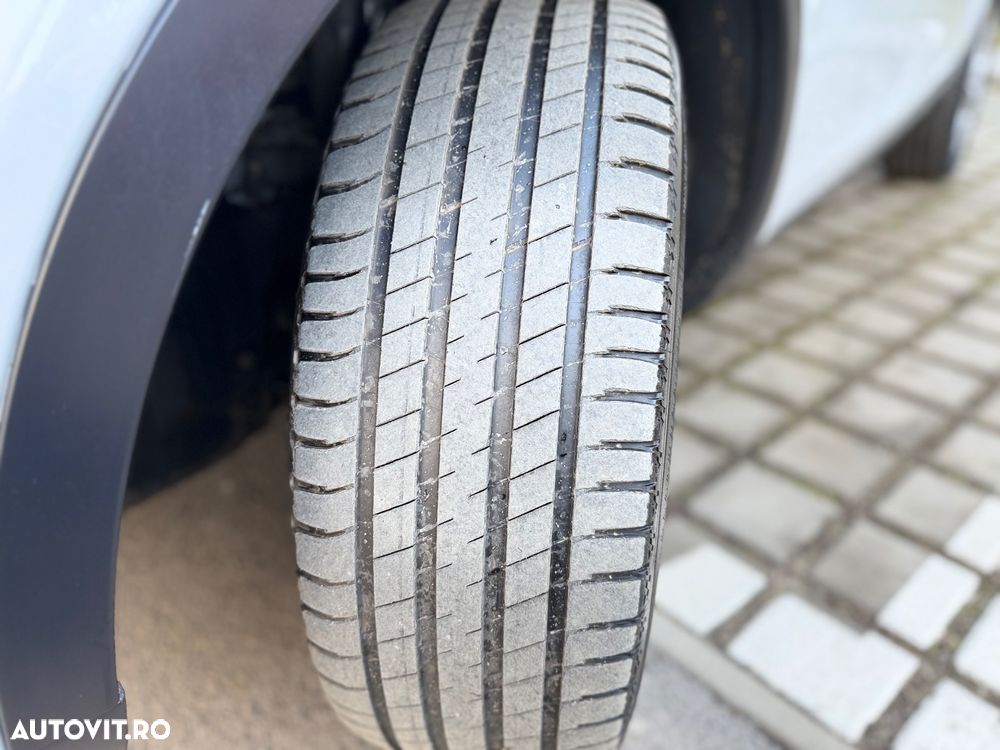 Land Rover Discovery Sport 2.0 l TD4 HSE Luxury Aut. - 24