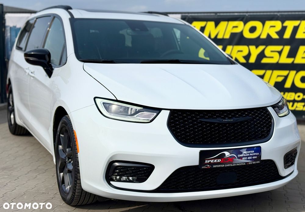 Chrysler Pacifica - 1