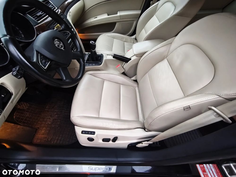 Skoda Superb 2.0 TDI PD Elegance - 26