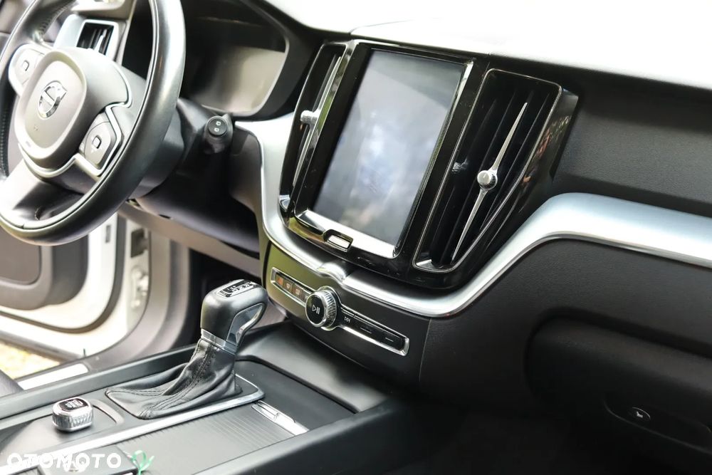 Volvo XC 60 T5 AWD Geartronic Momentum - 32