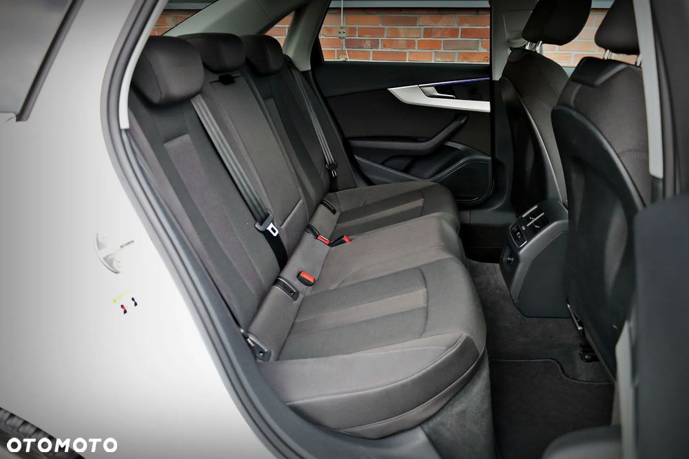 Audi A4 Limousine 35 TFSI mHEV S Line S tronic - 27