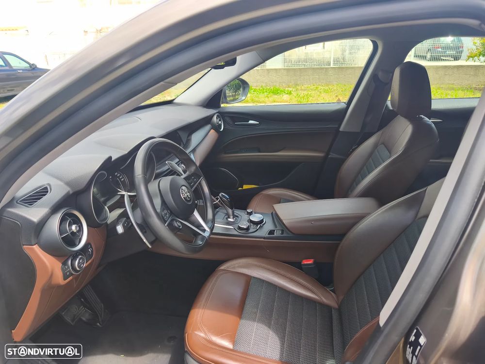 Alfa Romeo Stelvio 2.2 16V AT8-Q4 Executive - 8