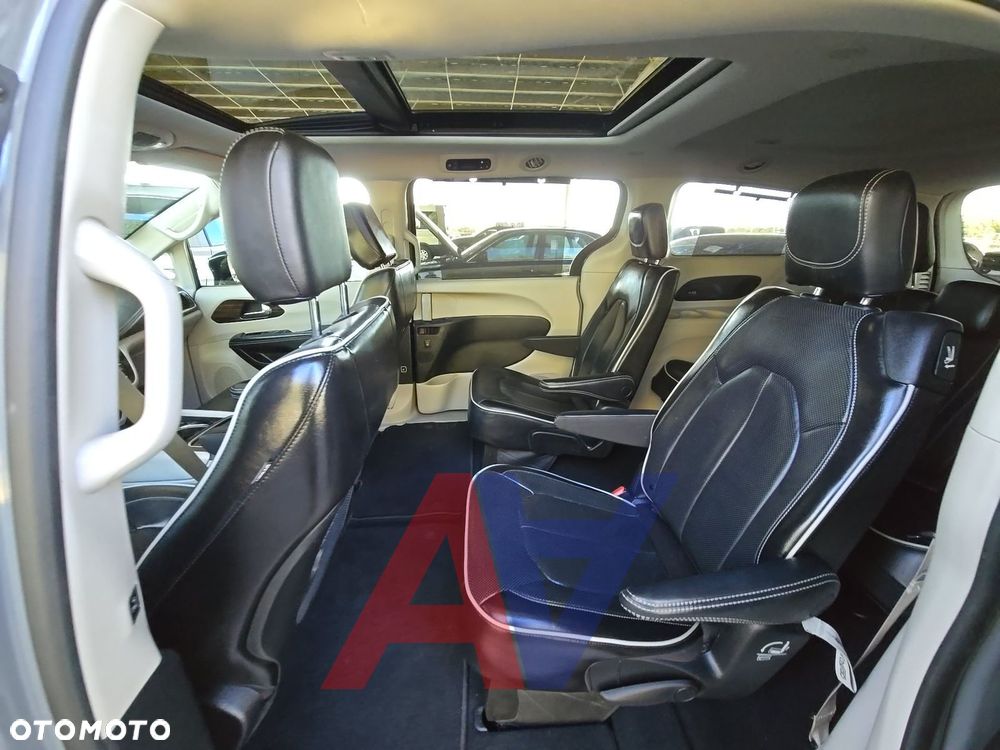 Chrysler Pacifica - 11