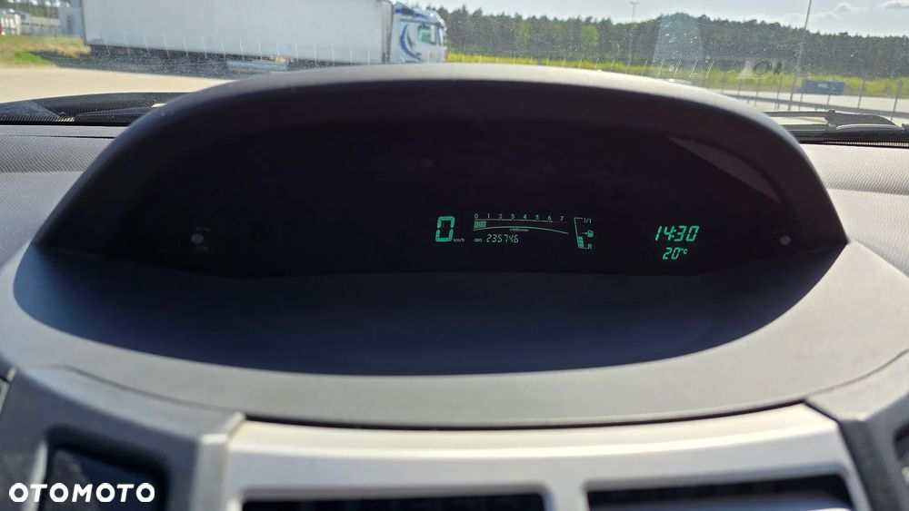 Toyota Yaris - 11