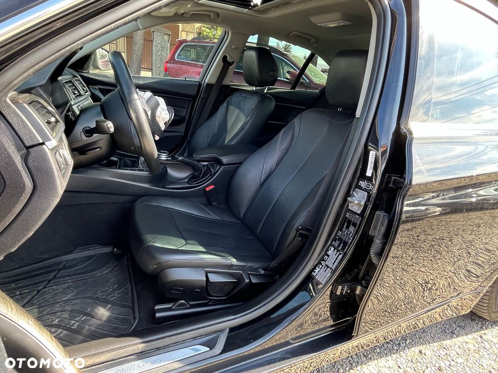 BMW Seria 3 318d xDrive M Sport - 21