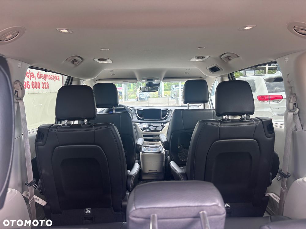 Chrysler Pacifica - 21