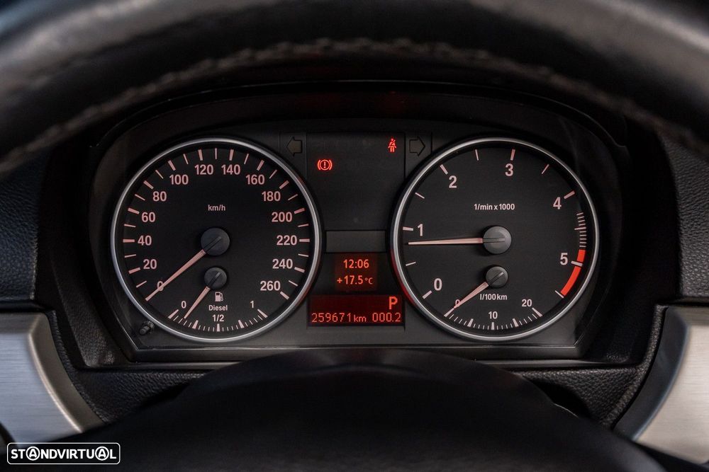 BMW 320 d DPF Touring Aut. Edition Fleet Sport - 23