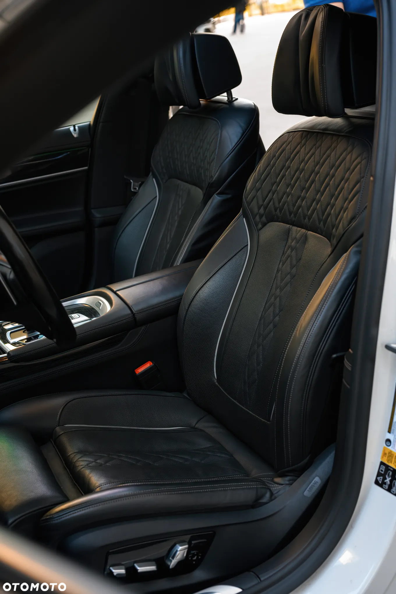 BMW Seria 7 750Li xDrive - 33