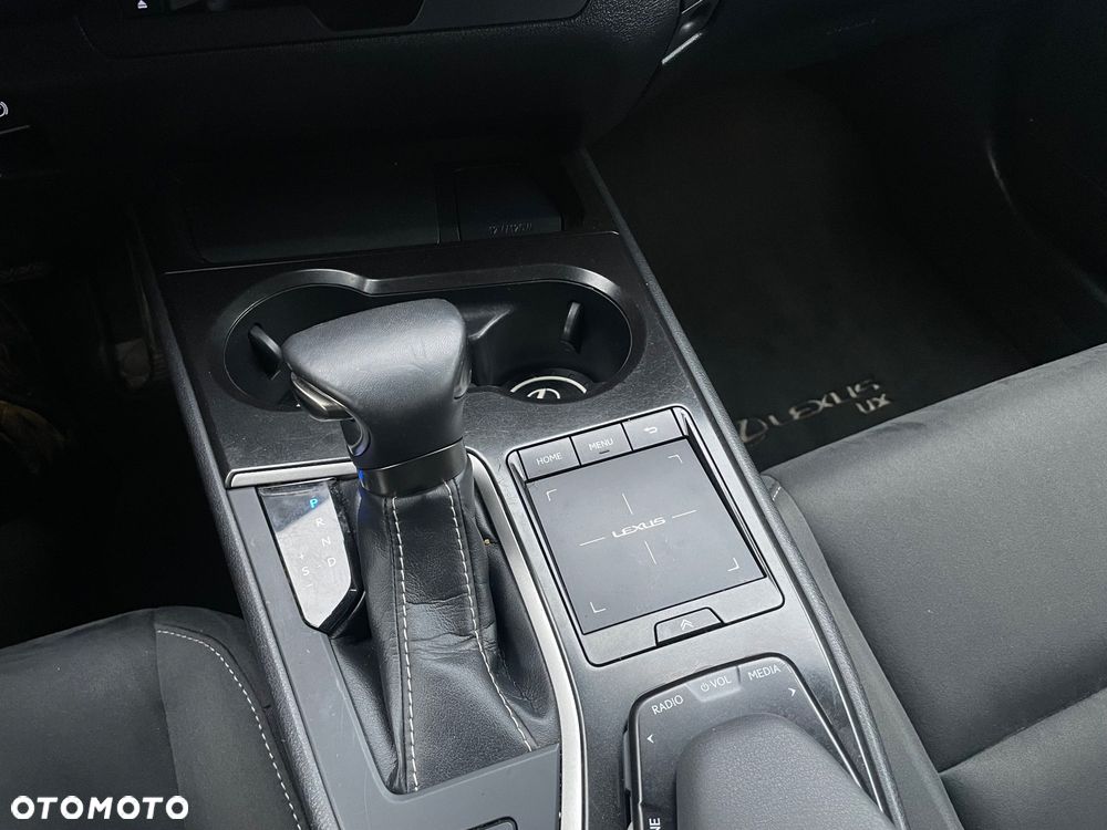 Lexus UX 250h Business Edition - 21