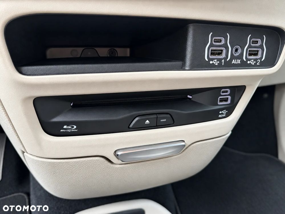 Chrysler Pacifica - 26