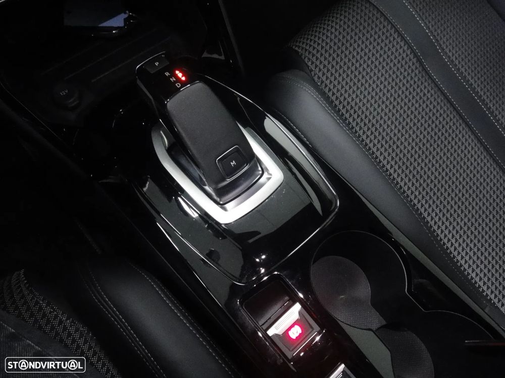 Peugeot 2008 PureTech 130 EAT8 GT - 22