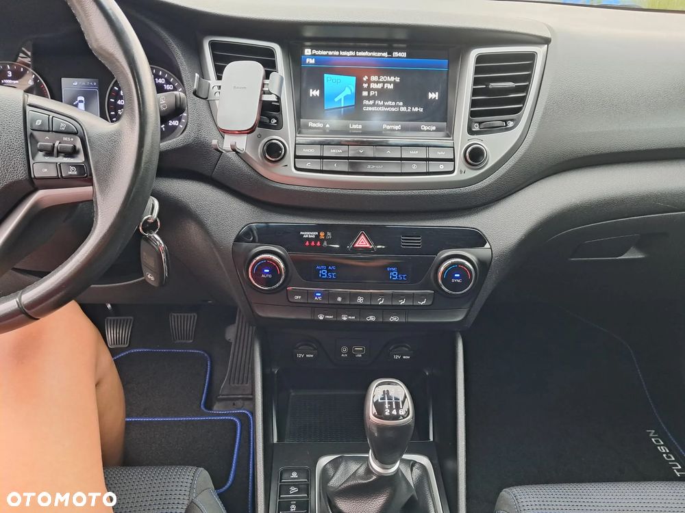 Hyundai Tucson ver-blue-1-7-crdi-2wd-intro-edition - 14