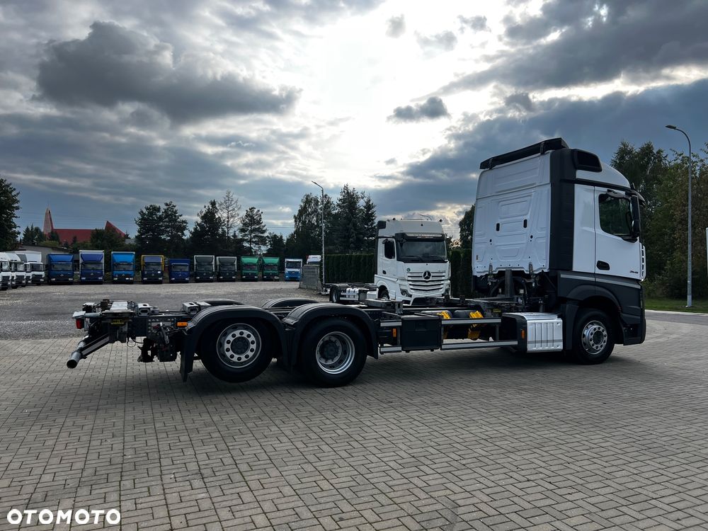 Mercedes-Benz Actros - 9