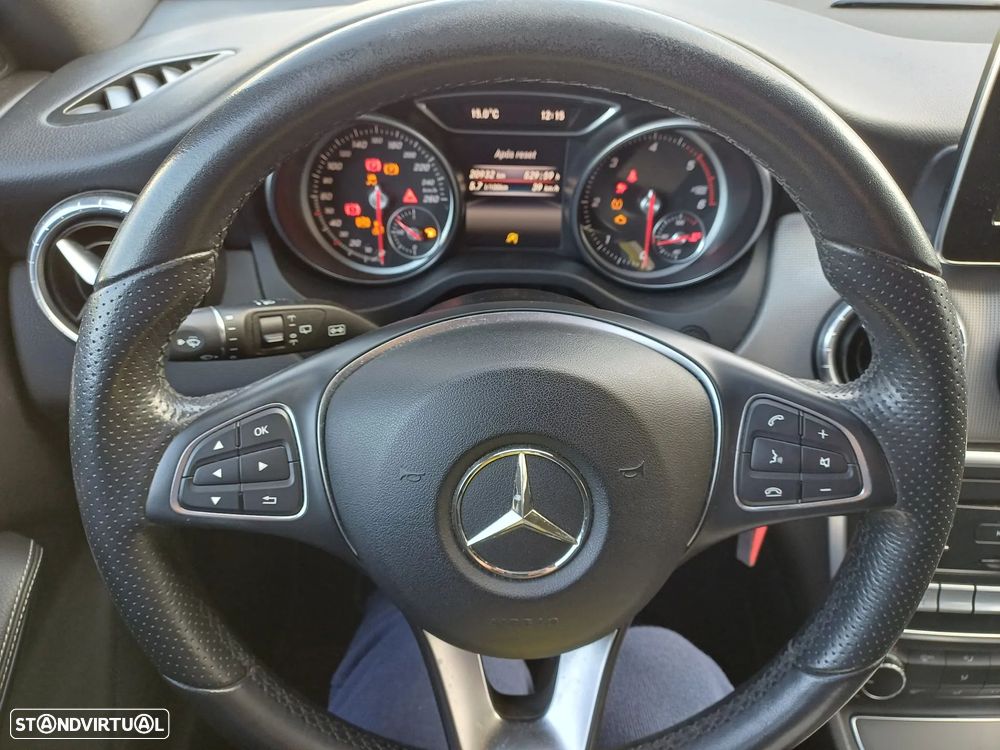 Mercedes-Benz CLA 180 d Peak Edition - 16