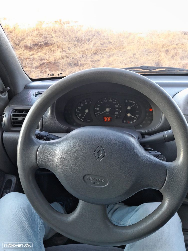 Renault Clio 1.2 16V Campus - 9