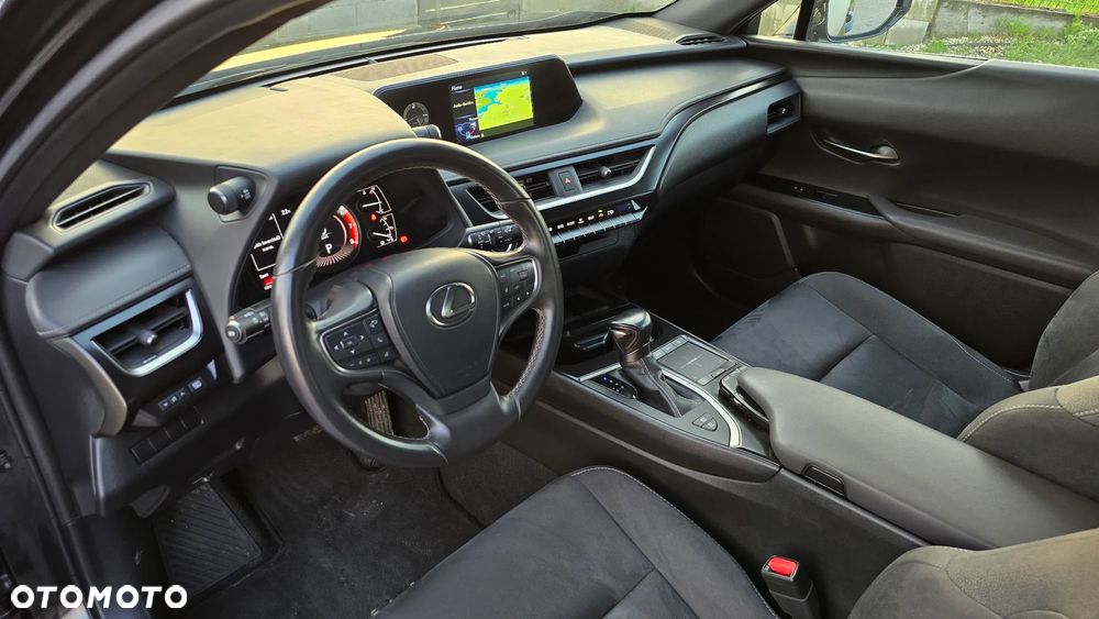 Lexus UX - 8