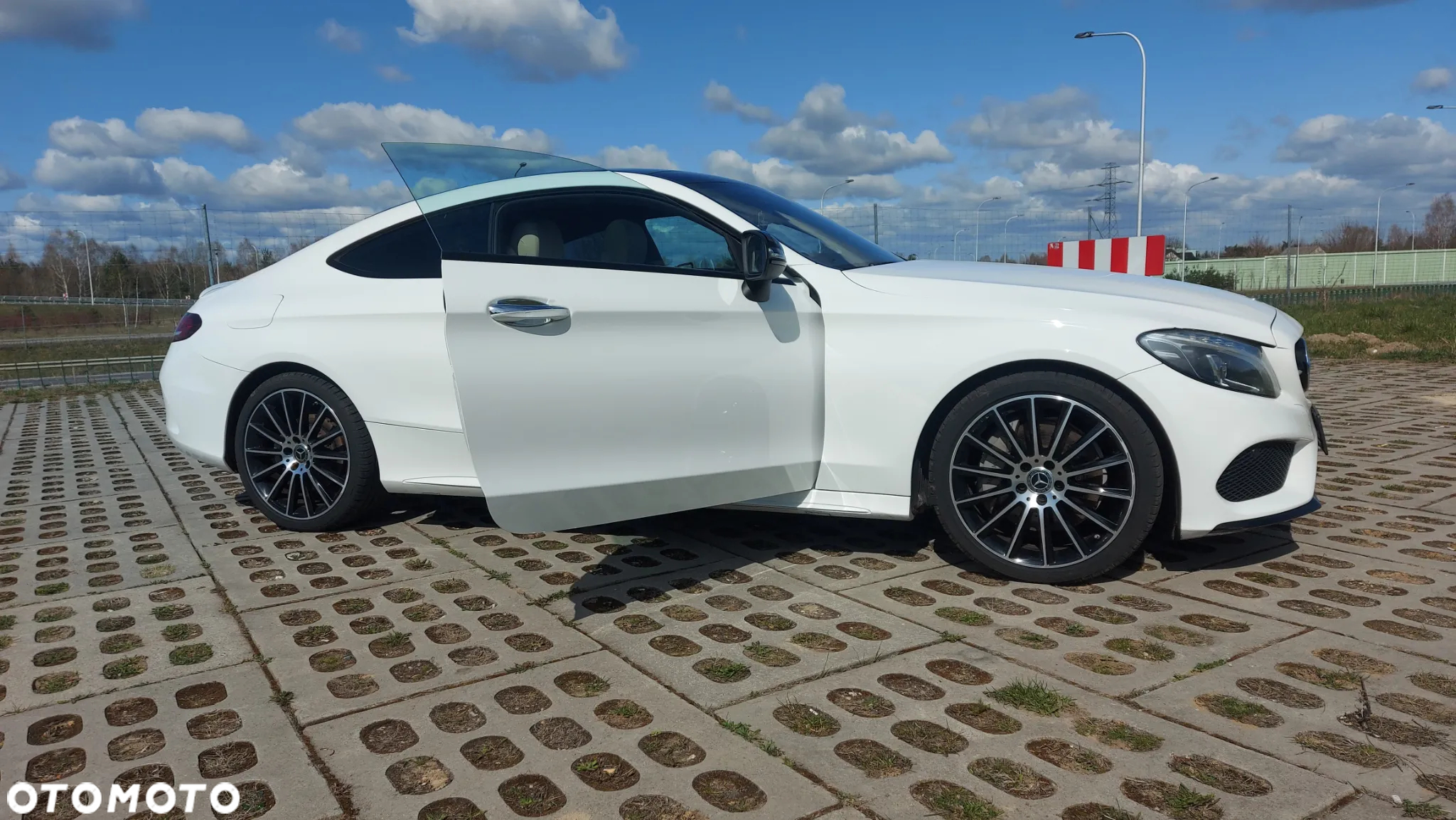 Mercedes-Benz Klasa C 300 Coupe 9G-TRONIC - 17
