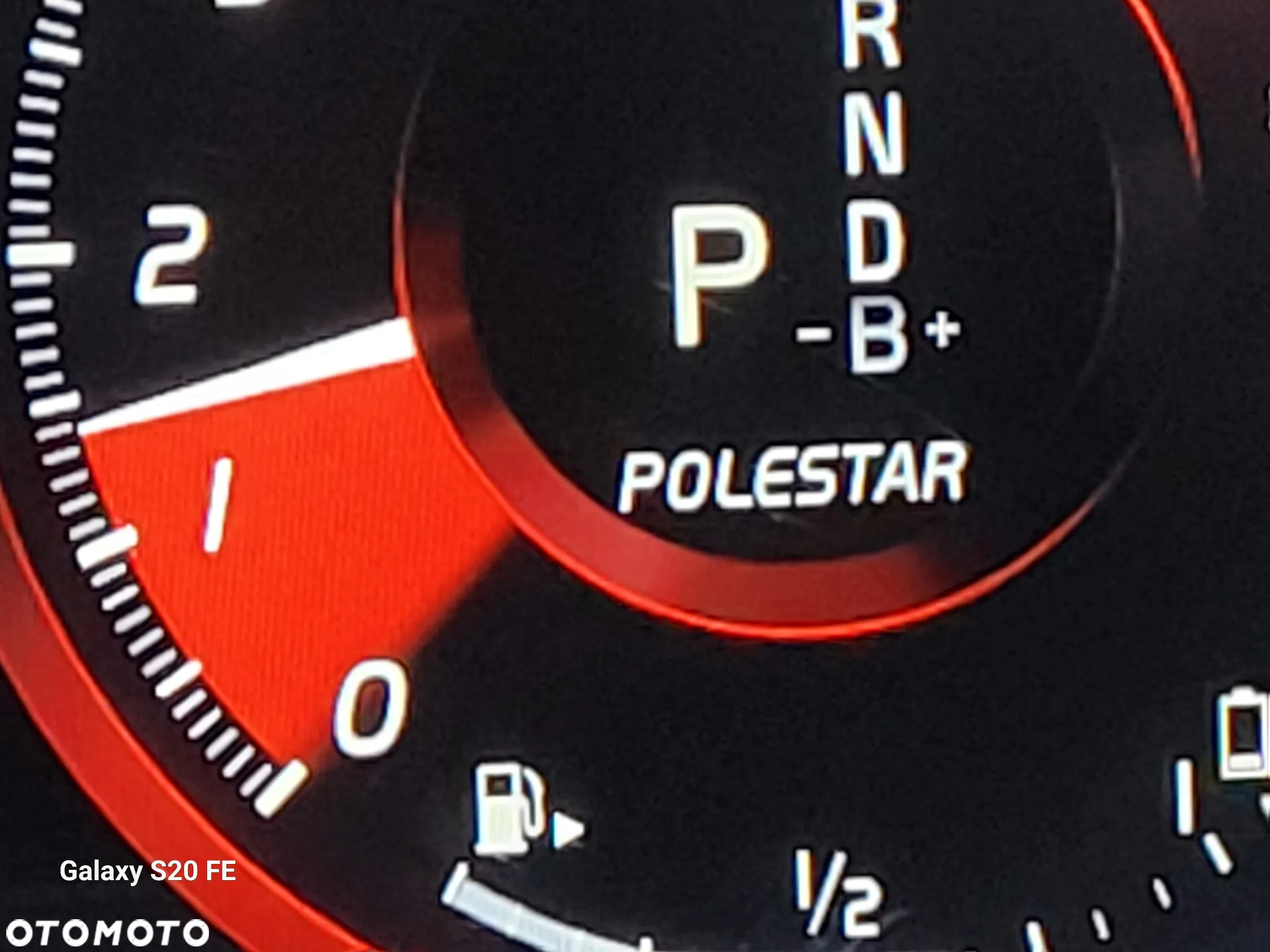 Volvo V90 T8 AWD Plug-In Hybrid R-Design - 11