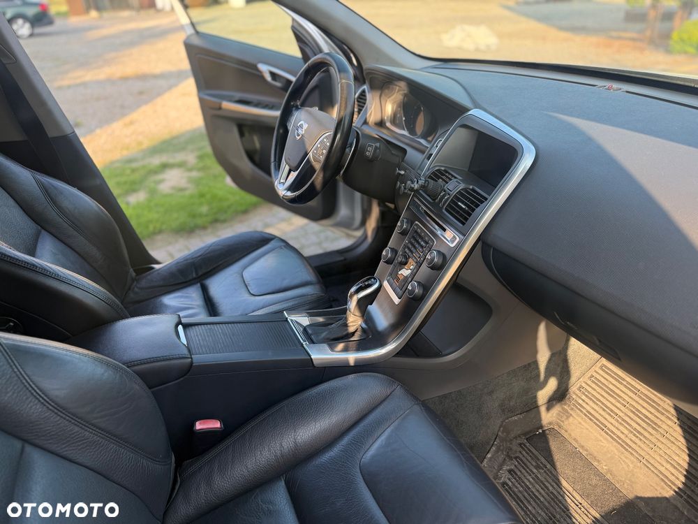 Volvo XC 60 T6 AWD Momentum - 26