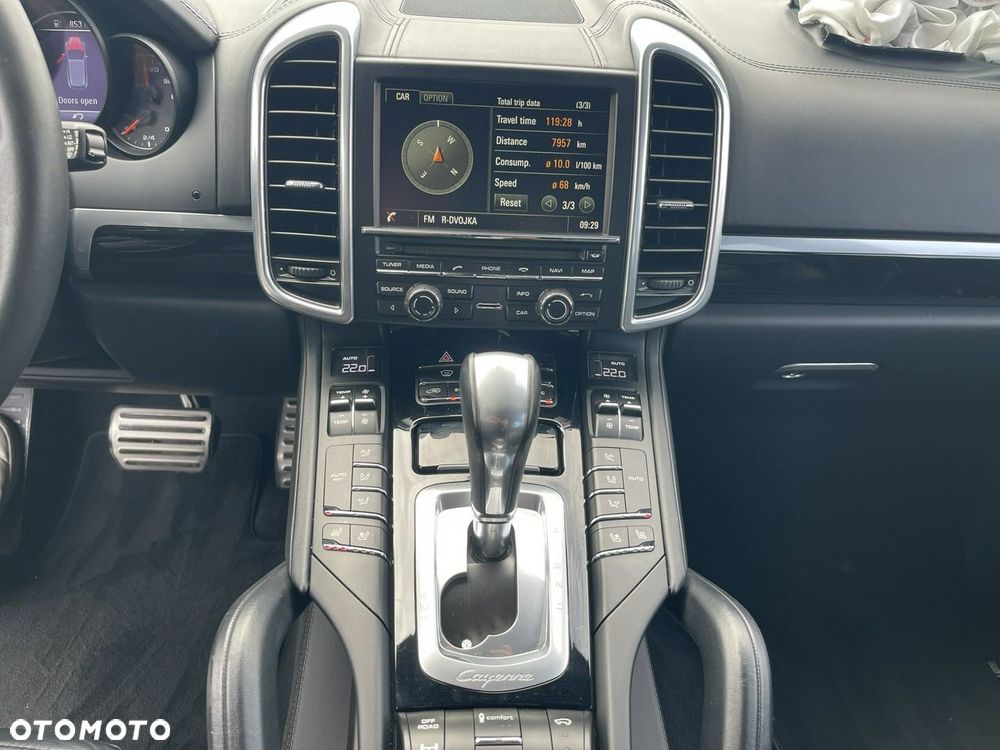 Porsche Cayenne S Diesel Platinum Edition - 12