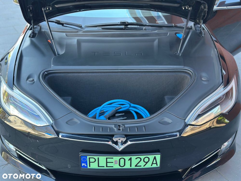 Tesla Model S - 38