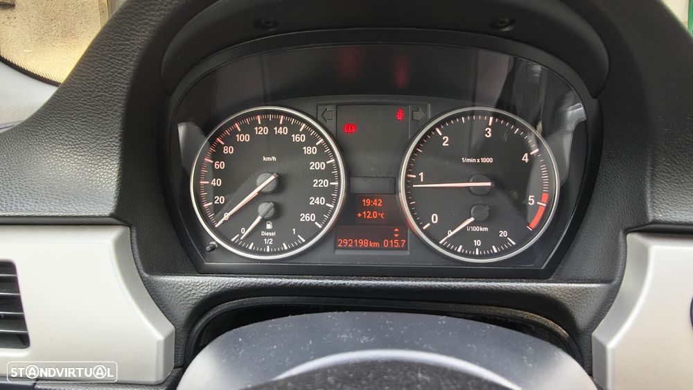 BMW 318 d - 10