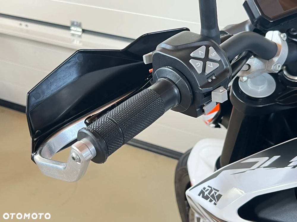 KTM Duke 125 - 12