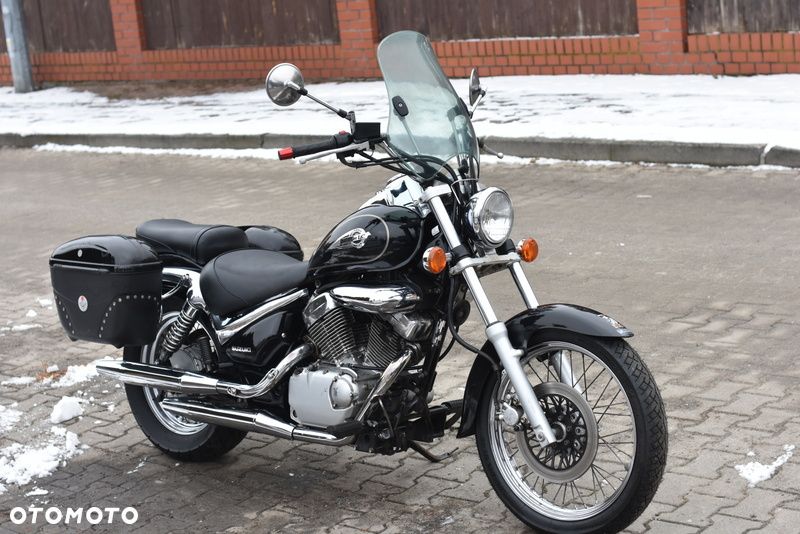 Suzuki Intruder - 3