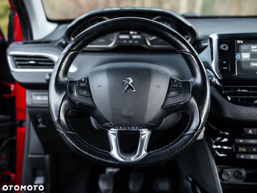 Peugeot 2008 1.2 Pure Tech Allure S&S - 32