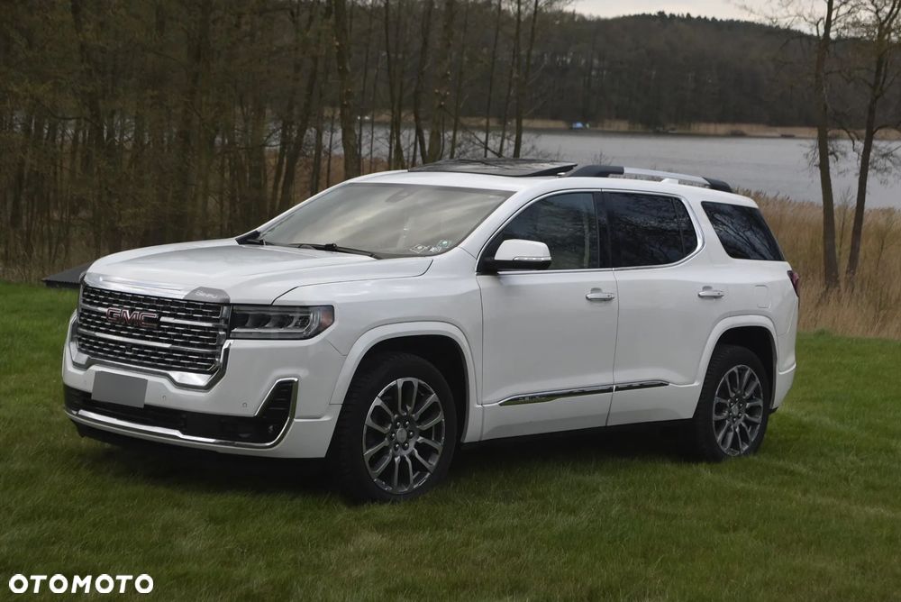 GMC Acadia - 26