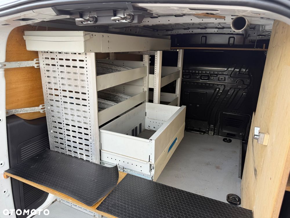Ford Transit Connect - 10