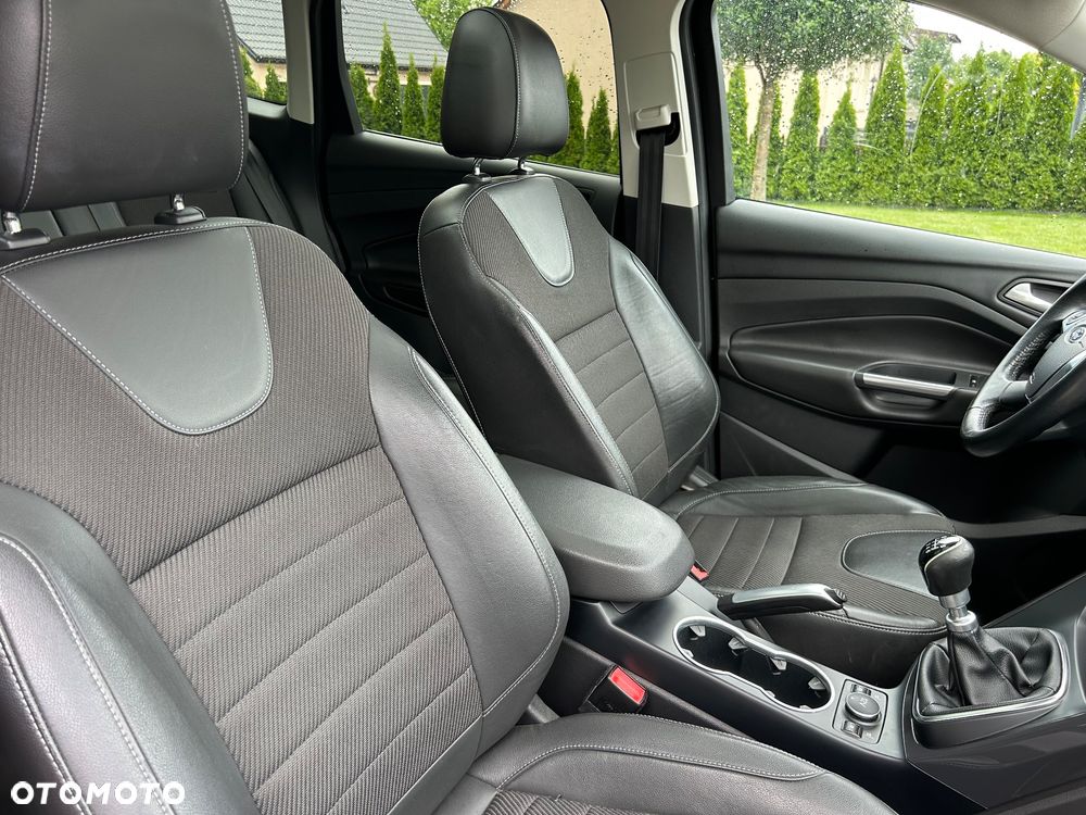 Ford Kuga 1.5 EcoBoost 2x4 Titanium - 40