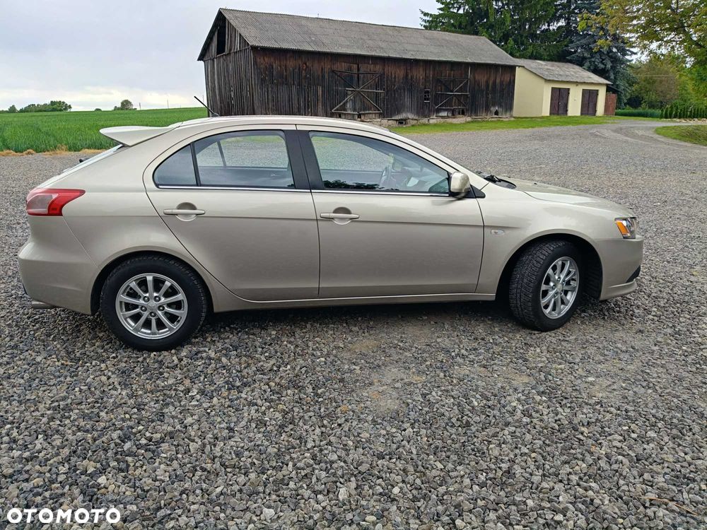 Mitsubishi Lancer - 10