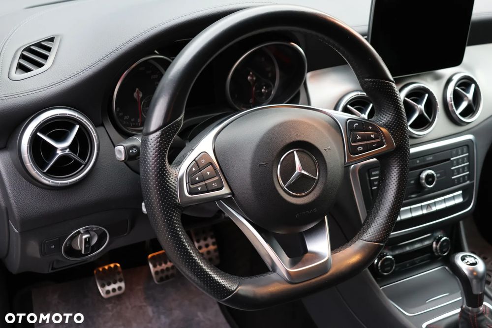 Mercedes-Benz CLA 180 d AMG Line - 17