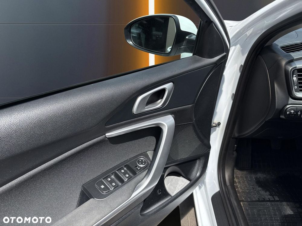 Kia Ceed - 10
