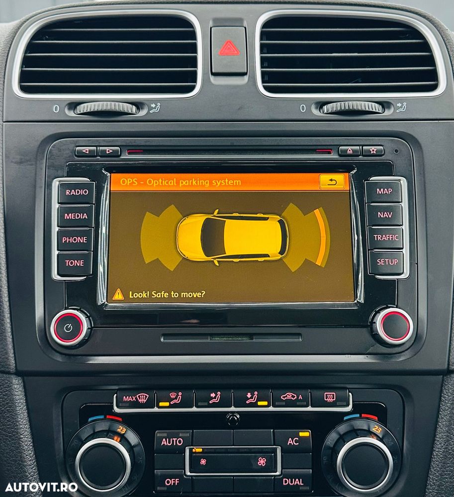 Volkswagen Golf 1.6 TDI DPF BlueMotion - 25