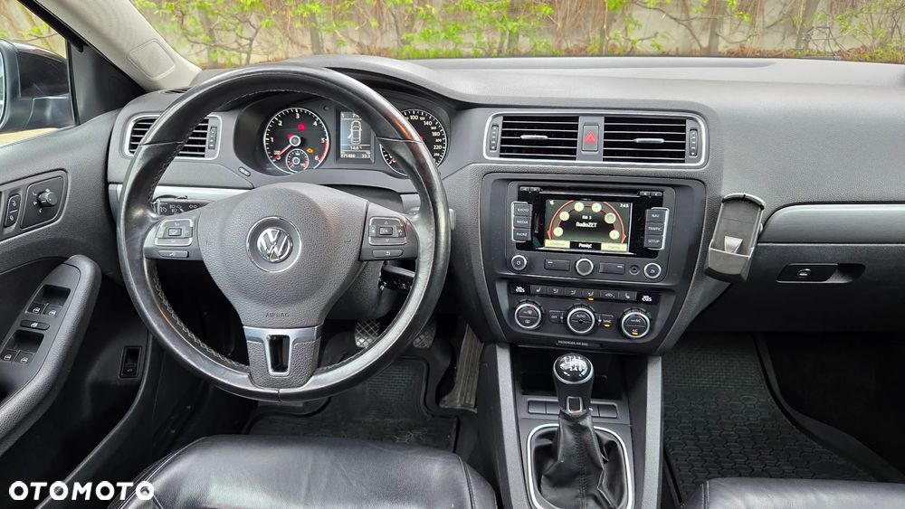 Volkswagen Jetta - 24