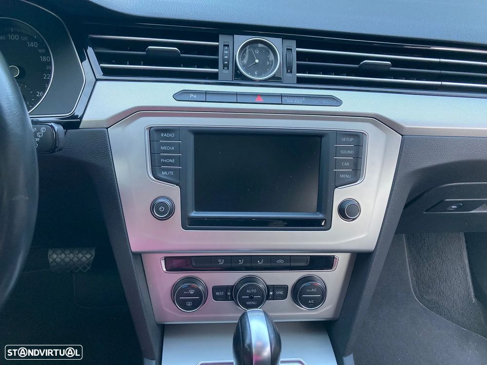 VW Passat Variant 1.6 TDI Confortline DSG - 21