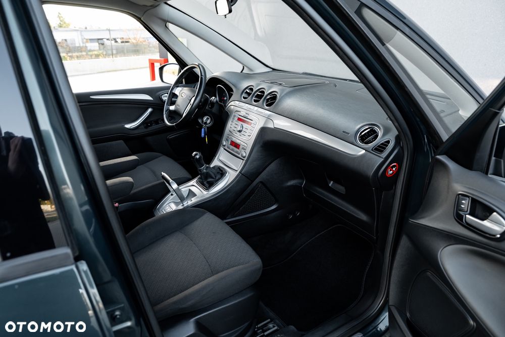 Ford Galaxy 2.0 Ambiente - 22