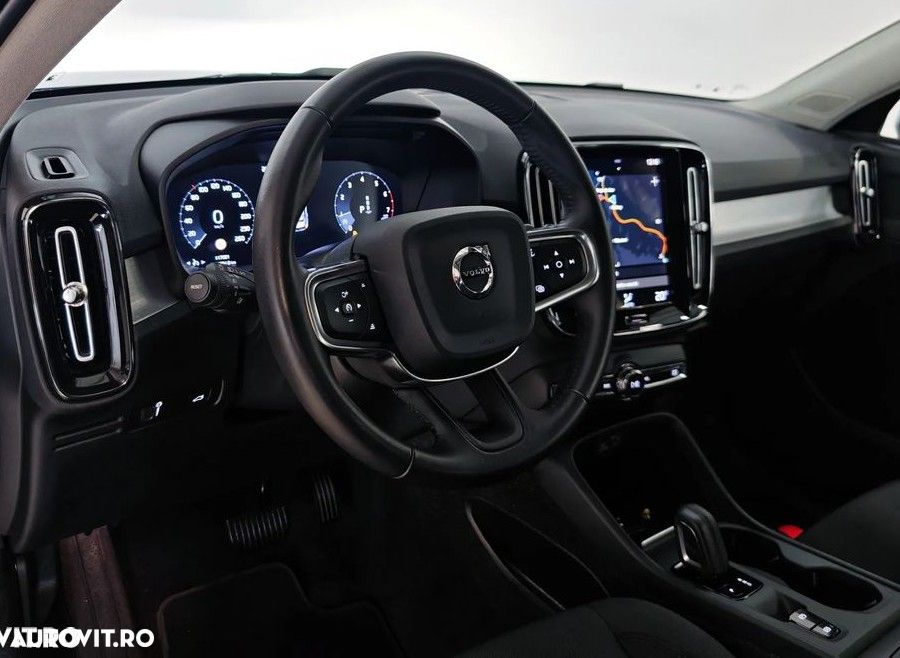 Volvo XC 40 T3 AT8 Momentum Pro - 6