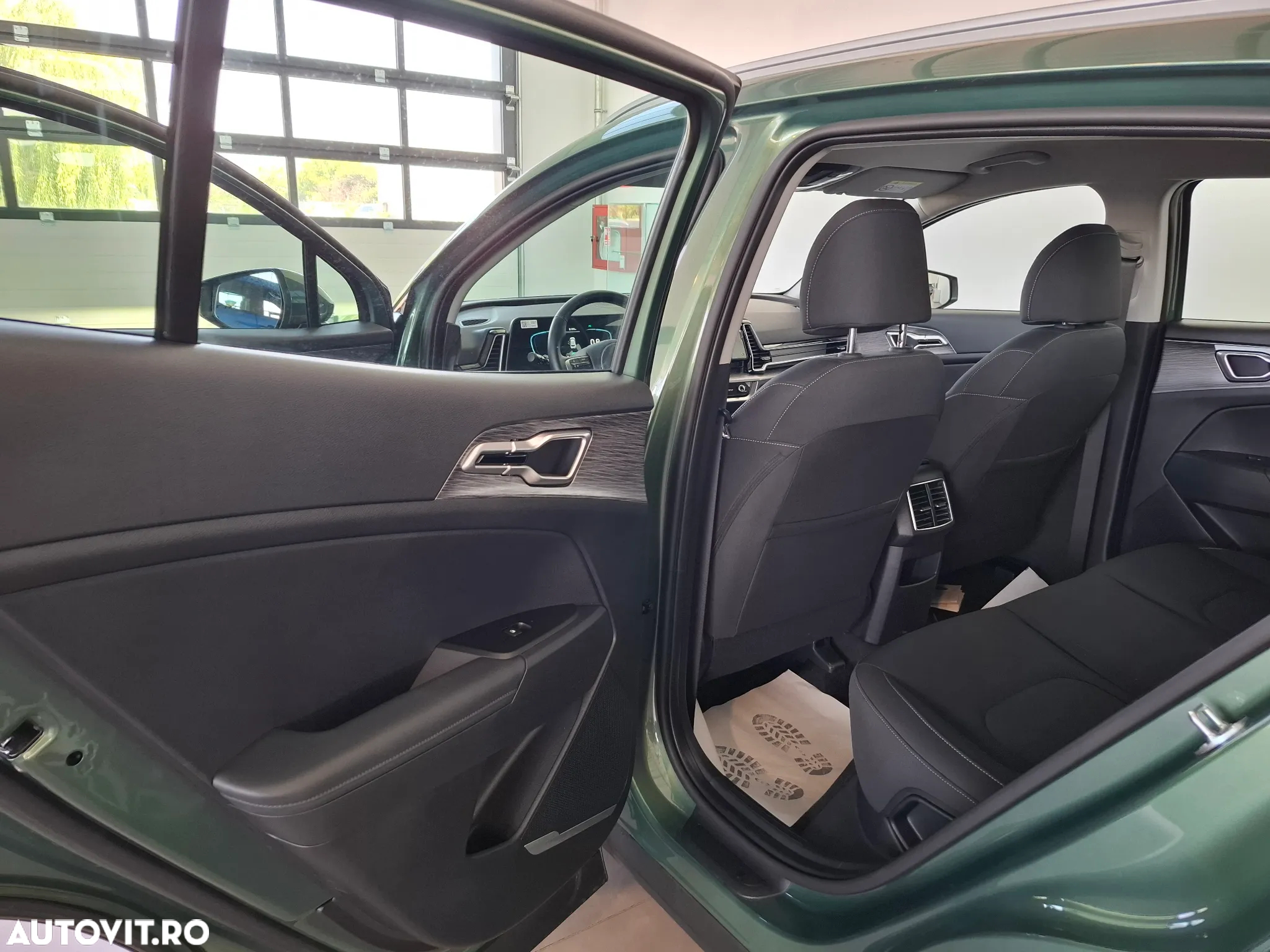 Kia Sportage 1.6 T-GDI 7DCT HP 4x2 MHEV Urban - 33