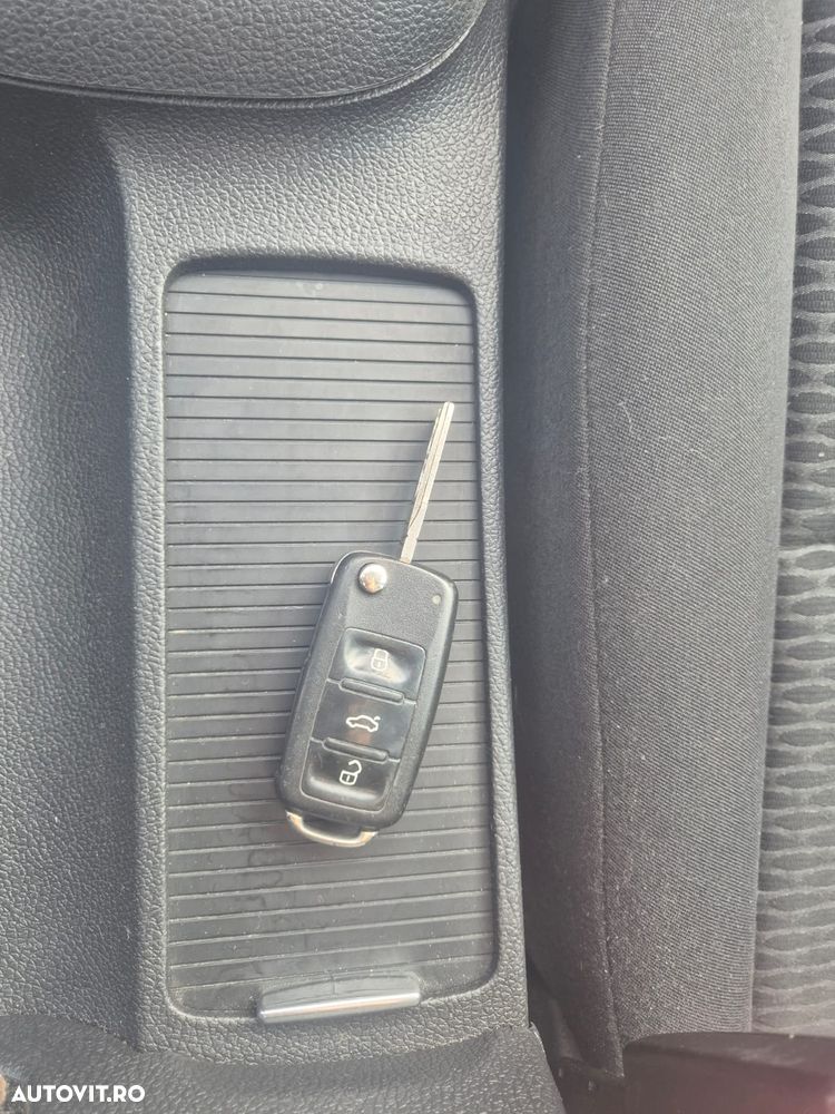 Volkswagen Golf 1.6 TDI DPF BlueMotion - 24