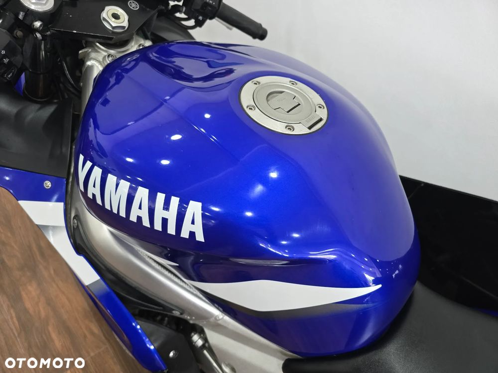 Yamaha R6 - 12