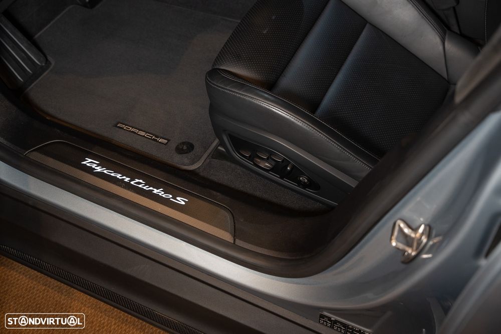 Porsche Taycan Turbo S - 13