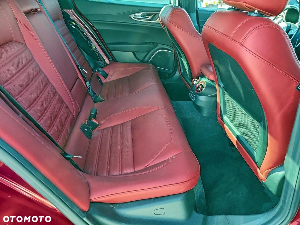 Alfa Romeo Giulia - 10