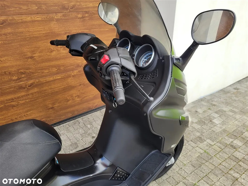 Piaggio Xevo - 25