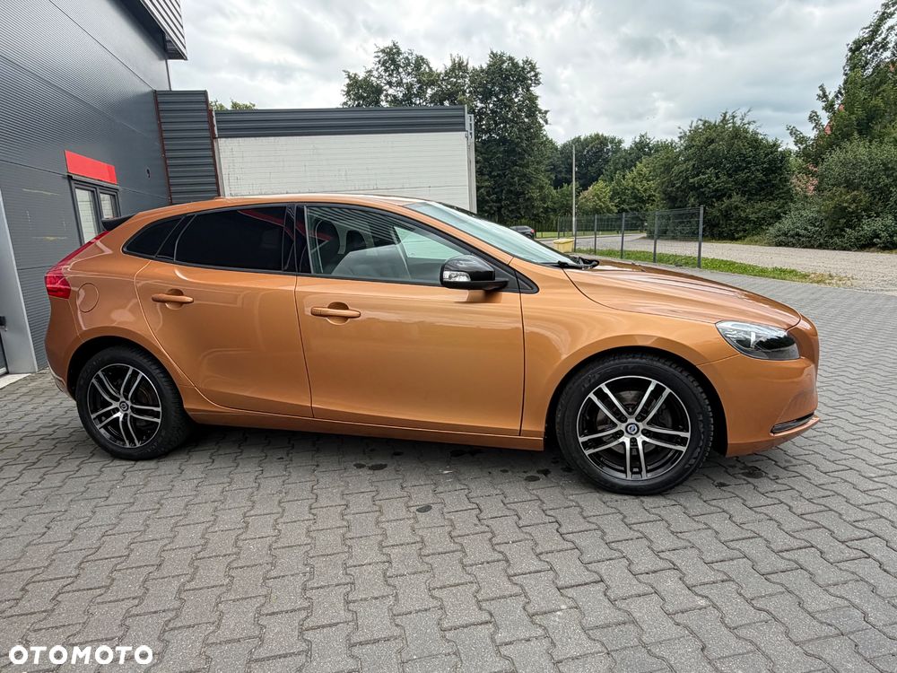 Volvo V40 T3 R Design - 10
